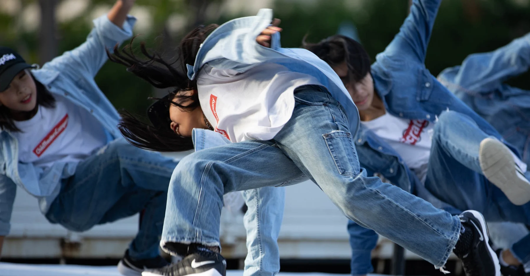 ダンスで身体を大きく動かす子ども