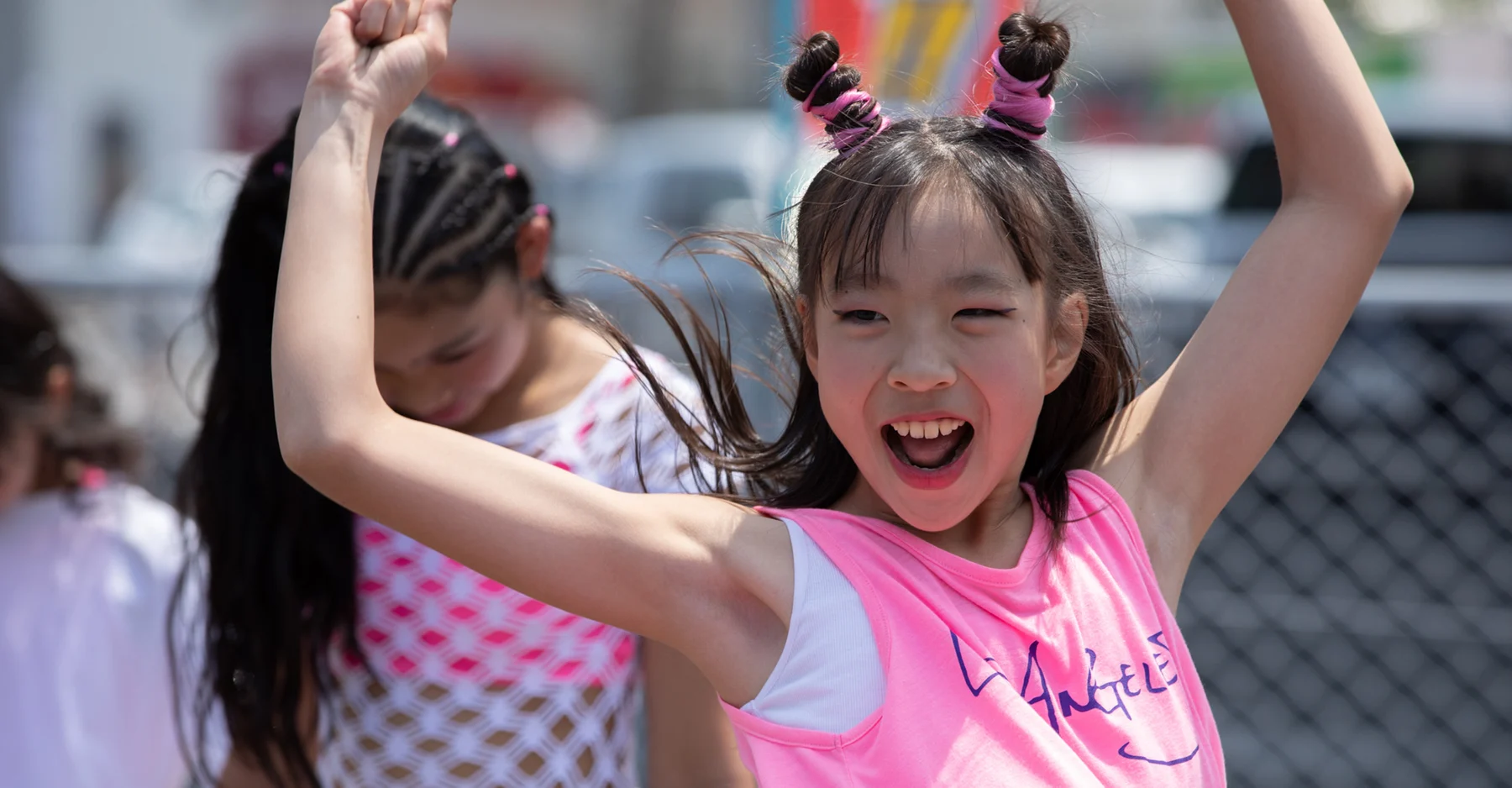 ダンスを楽しむ子どもの笑顔